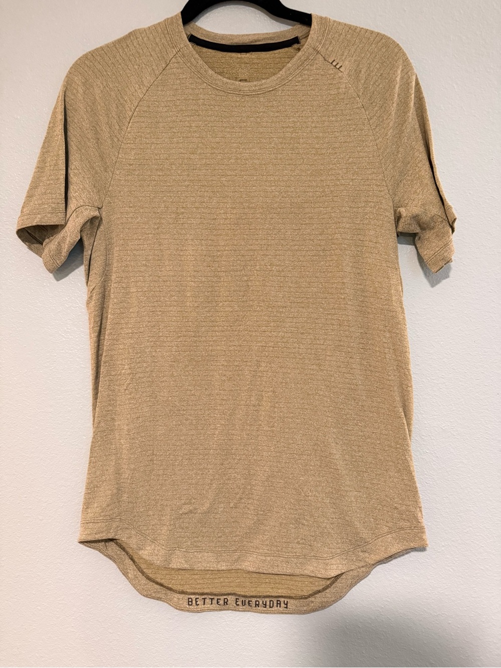 lululemon athletica Men Short Sleeve Crew Tee in Sandstone Size S